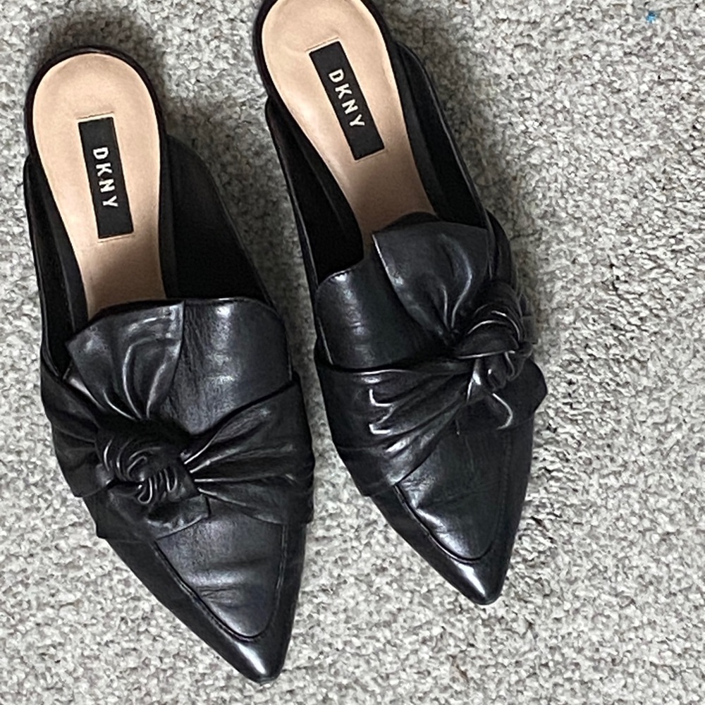 DKNY Black slides, twist front detail, 7.5 Wide, good used condition, leather